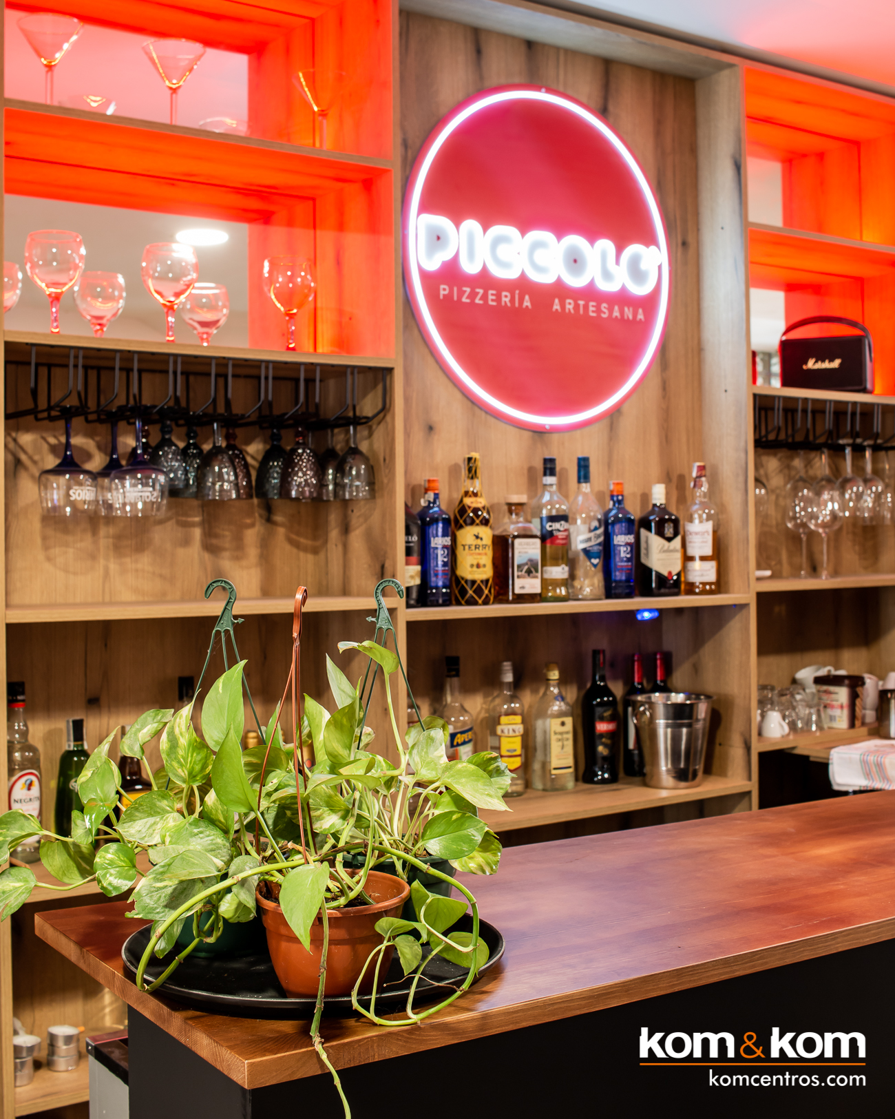 Barra y Botellero hecho a medida para Bar Restaurante Pizzería Yecla